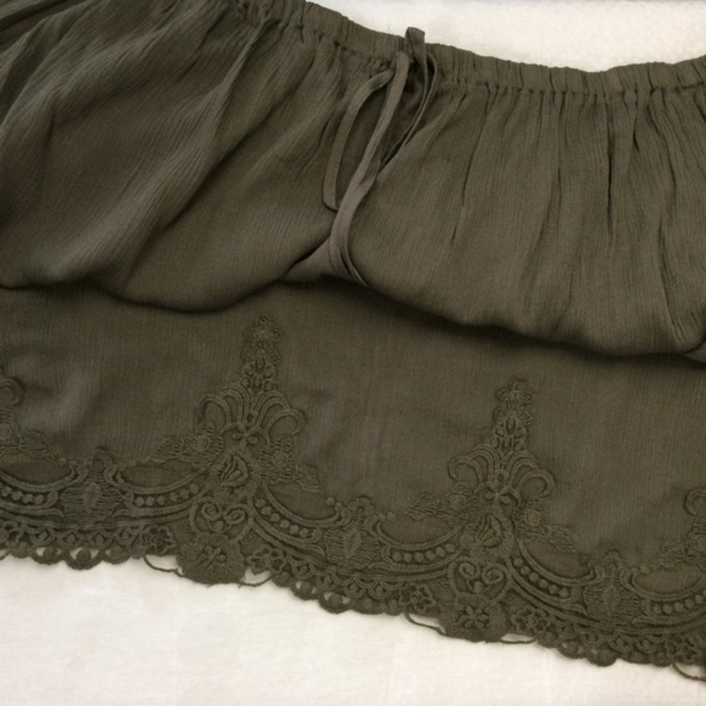 Ellie & Kate 2-way Peasant Top w/Lace Detail - Picture 7 of 7
